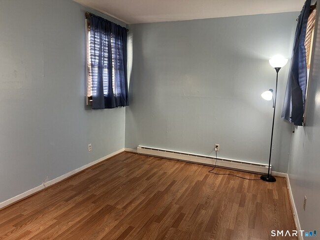 Building Photo - 285 Savin Ave