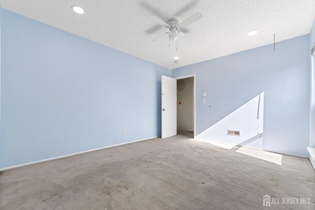 Building Photo - 496 Westgate Dr