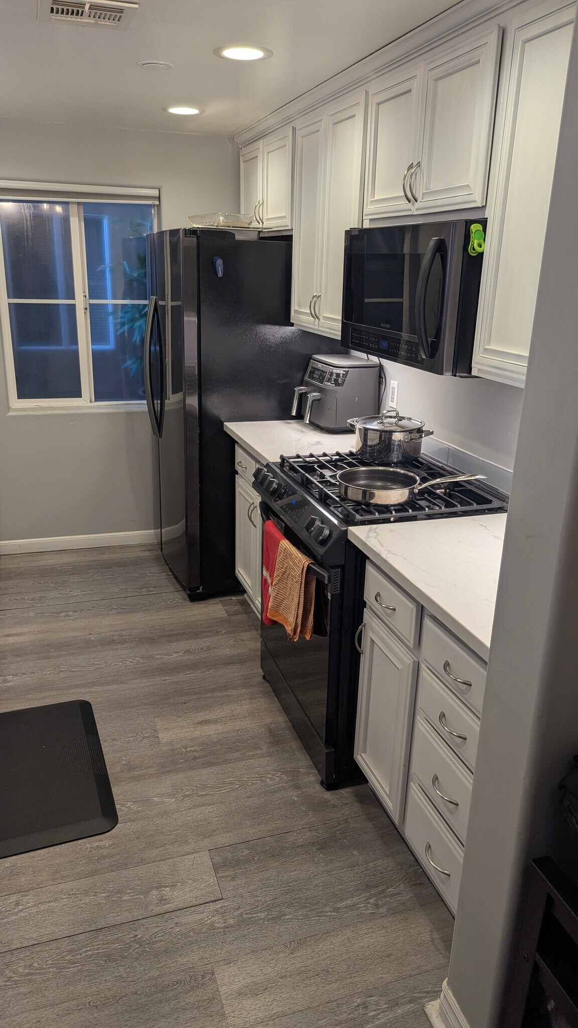 Building Photo - 3990 Centre St