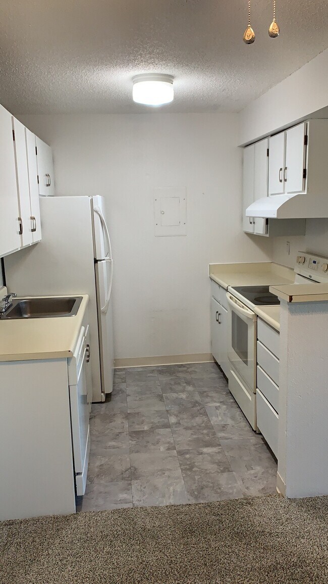 Building Photo - 10150 E Virginia Ave