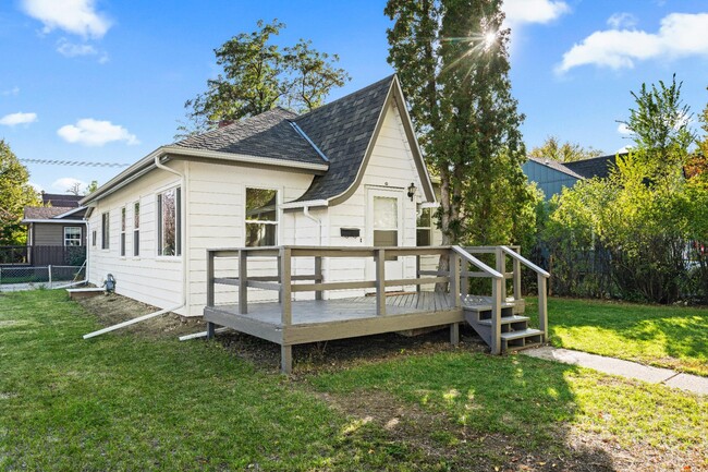 Building Photo - 402 Burlington Ave