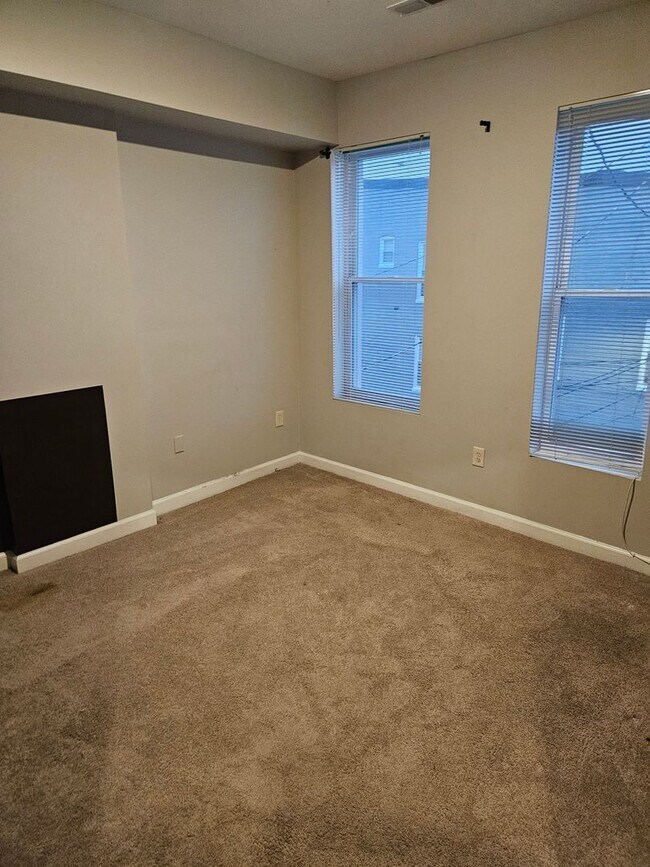 Building Photo - 1806 N Calvert St