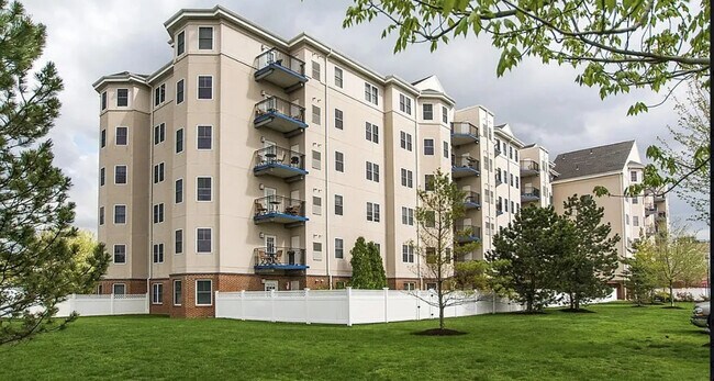 Building Photo - 10 Seaport Dr