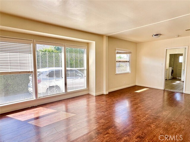 Building Photo - 1127 E Larkwood St