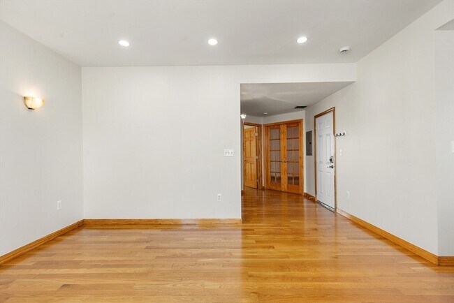 Building Photo - 609-611-611 Dorchester Ave