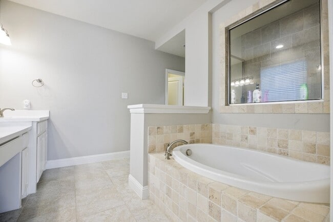 Building Photo - 1714 Emerald Bay Ln