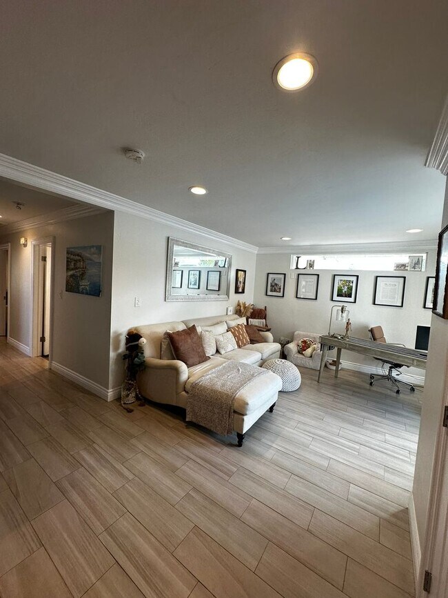 Building Photo - Gorgeous 3-Bedroom 2 bath Home with Pool A...