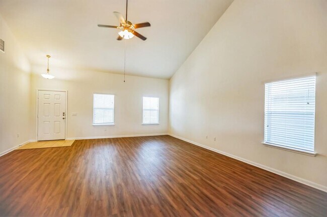 Building Photo - 104 Navidad River Dr
