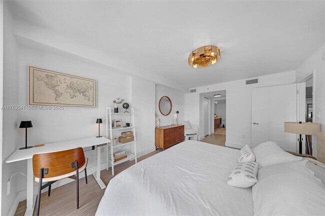 Building Photo - 1025 92nd St