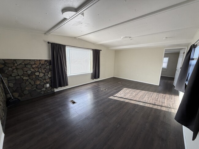 Building Photo - 3189 Eastview Rd