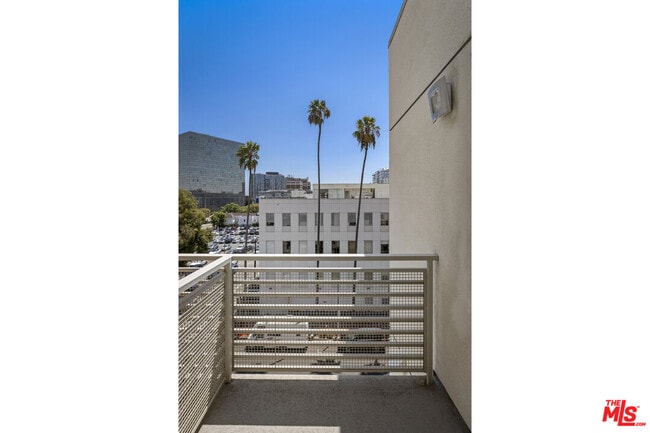 Building Photo - 436 S Virgil Ave