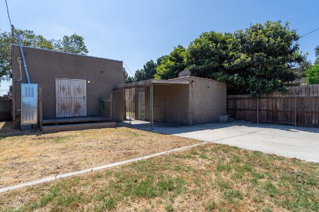 Building Photo - 6765 Lemon Ave