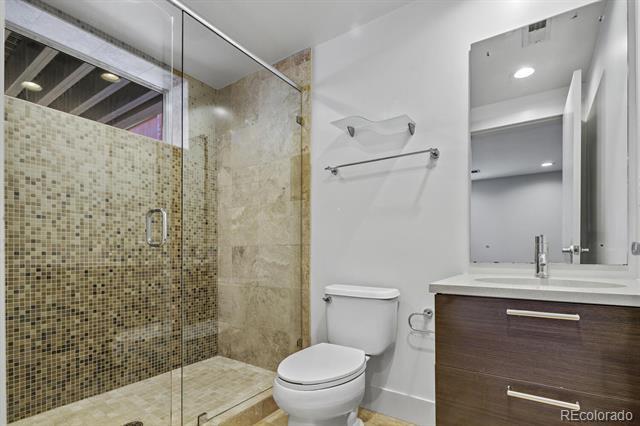 Building Photo - 2414 Glenarm Pl