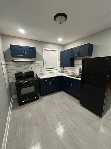 Building Photo - 51 W 74th St