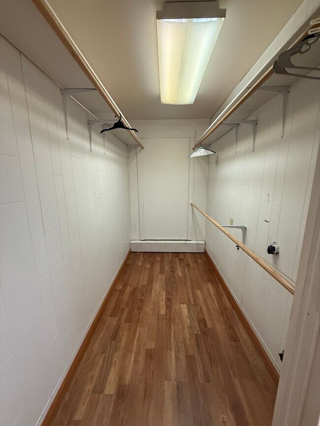 Building Photo - 900 N St