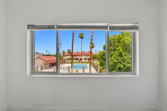Building Photo - Stylish Dobson Glen Townhome | Updated Kitchen, Loft & Pool Access