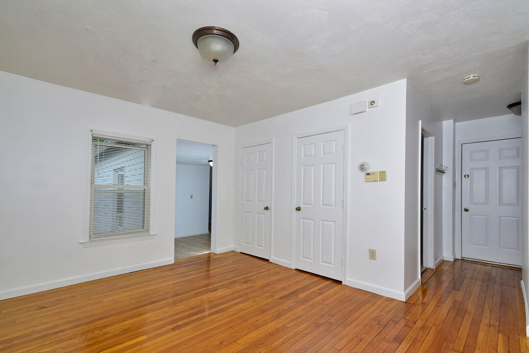 Building Photo - 43 Rosseter St