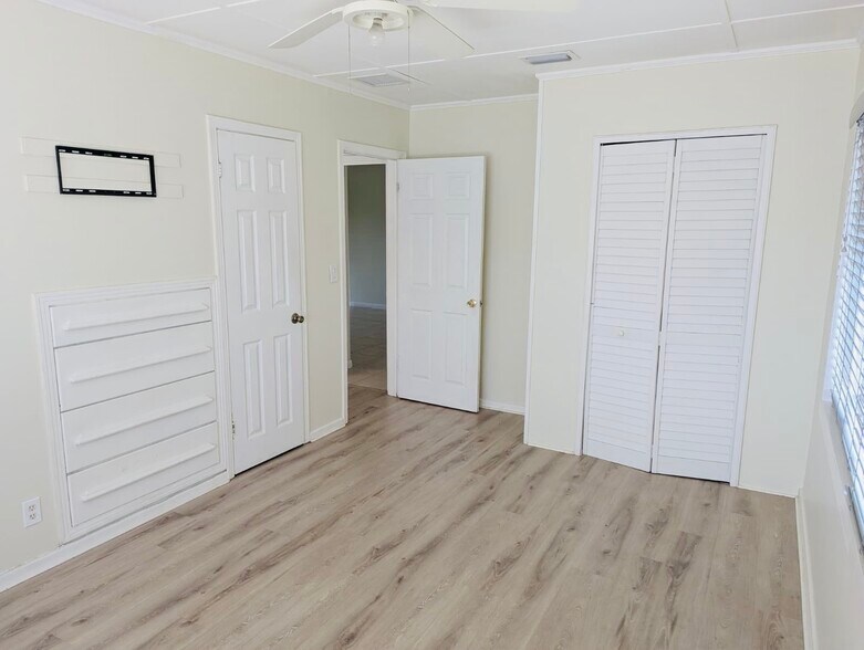 Building Photo - 305 3rd St