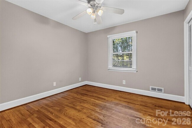 Building Photo - 1634 Van Buren Ave