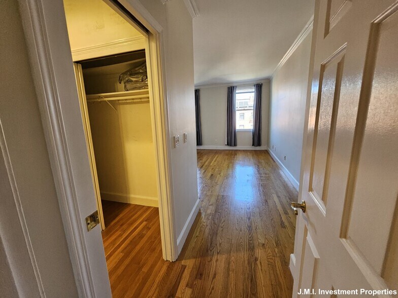 Building Photo - 180 Marlborough St