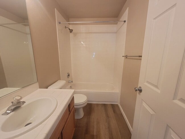 Building Photo - Stylish 3-Bedroom in Prime West Richland L...