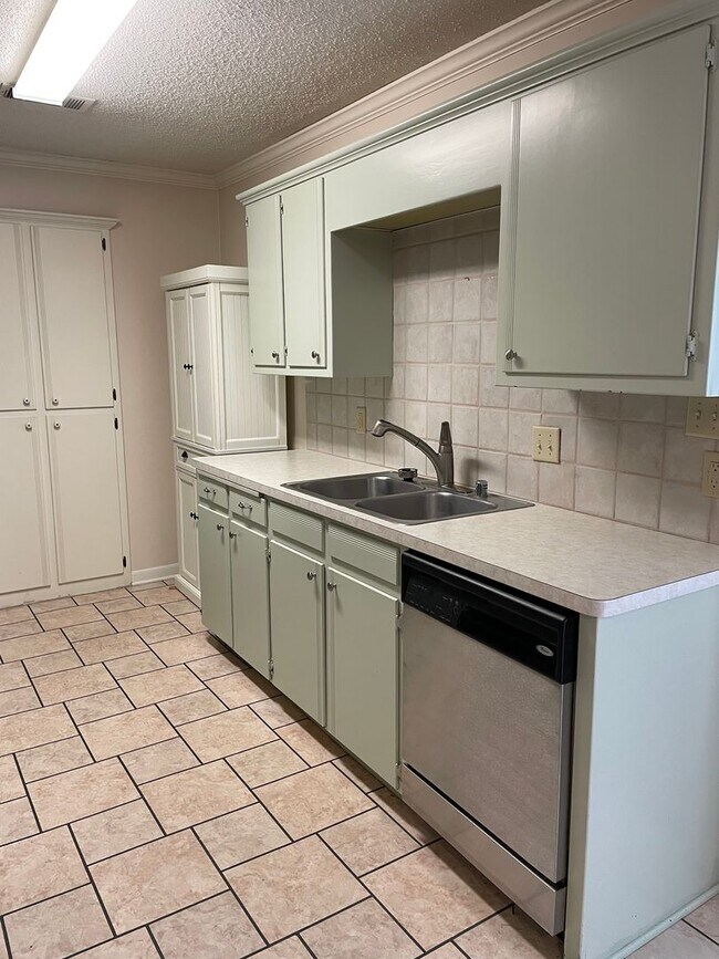 Building Photo - Available Now! Charming 2-Bedroom, 2-bath Landon Branch Townhome with Private Courtyard and Prime...