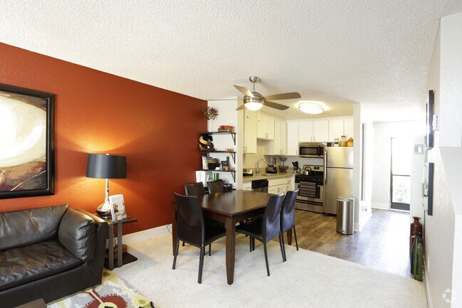 Townhome - Dining Area - Bella La Costa