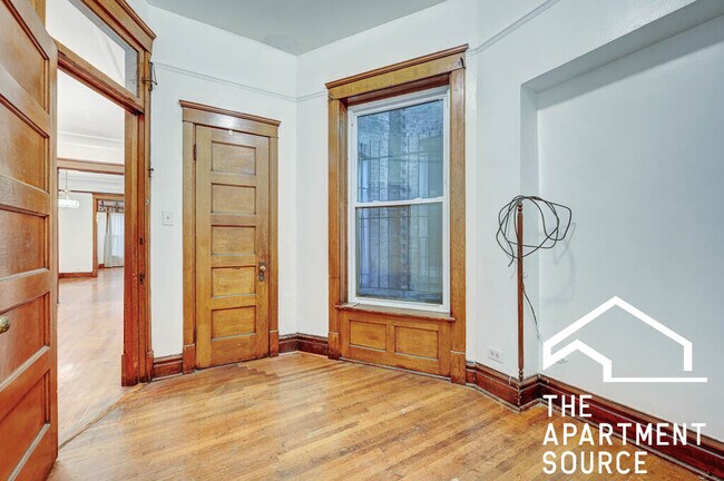 Building Photo - 4736 S Prairie Ave