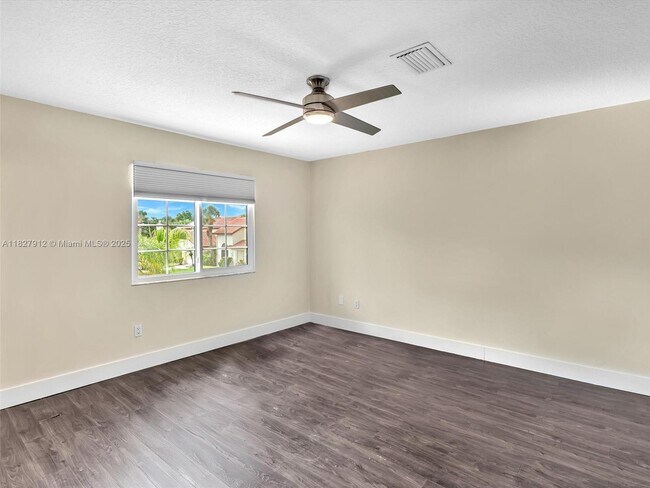 Building Photo - 10323 Hidden Springs Ct
