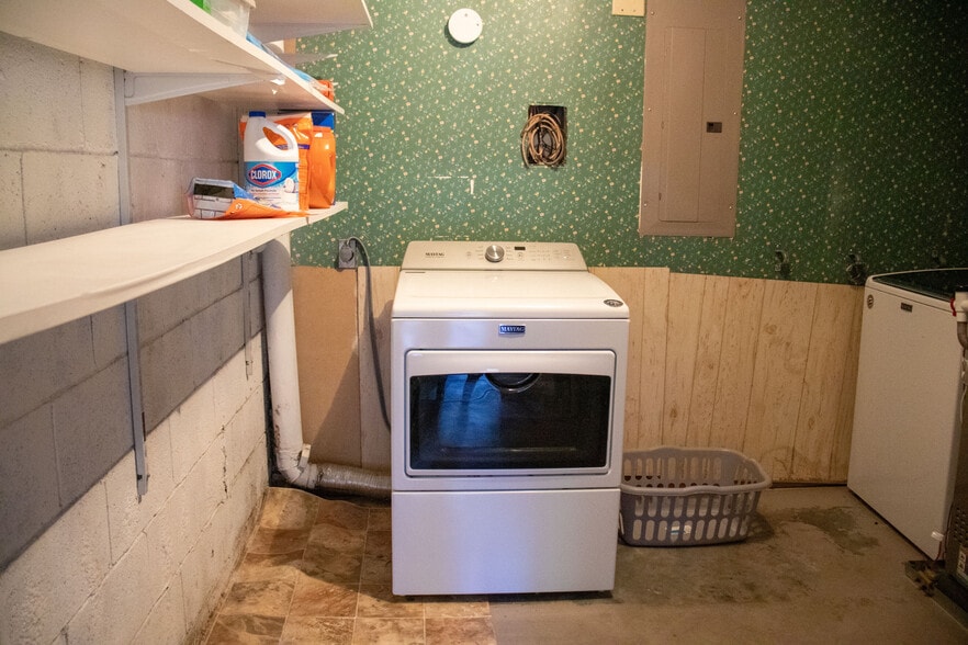 Shared Laundry - 1484 Cedar Heights Dr