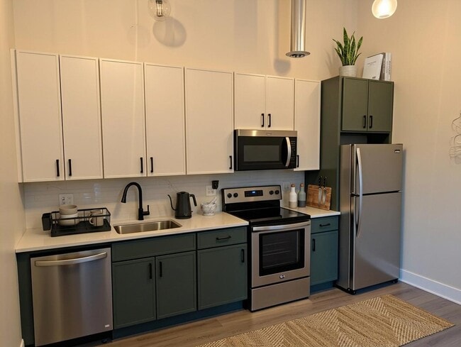 Building Photo - 1453 Maple Ave