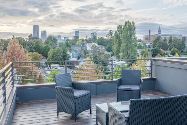 Building Photo - 3Bd/3.25Ba Seattle