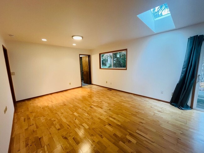 Building Photo - Charming One-Level Home in Garden Home — Near Washington Square & Trader Joe’s! Landscaping Inclu...