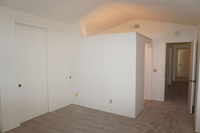 Building Photo - 1366 Fairway Oaks Ave