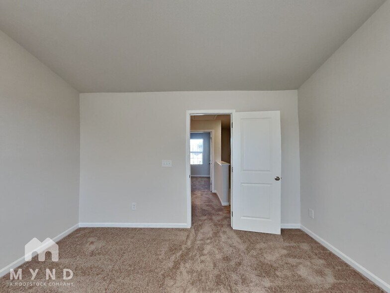 Building Photo - 65 New Villas St