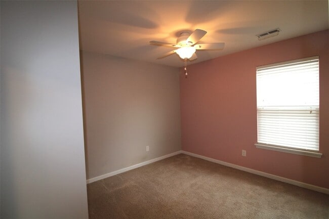 Building Photo - 221 Pecan Bluffs Dr