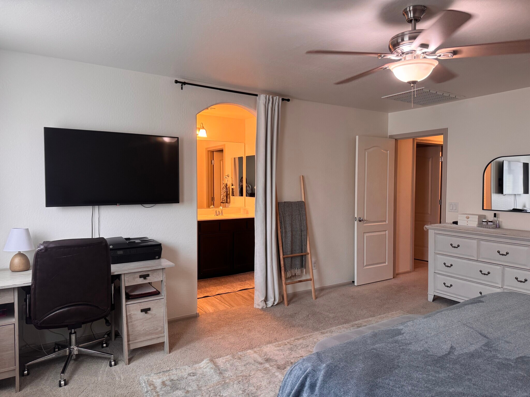 Building Photo - 125 N Sunvalley Blvd