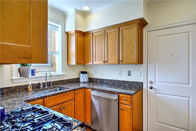 Building Photo - 1180 Narragansett Blvd