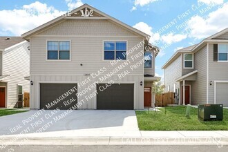 Building Photo - Come see this Alamo Ranch area oasis!