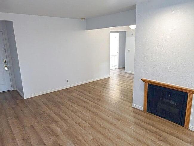 Building Photo - Great location Sugarhouse Condo