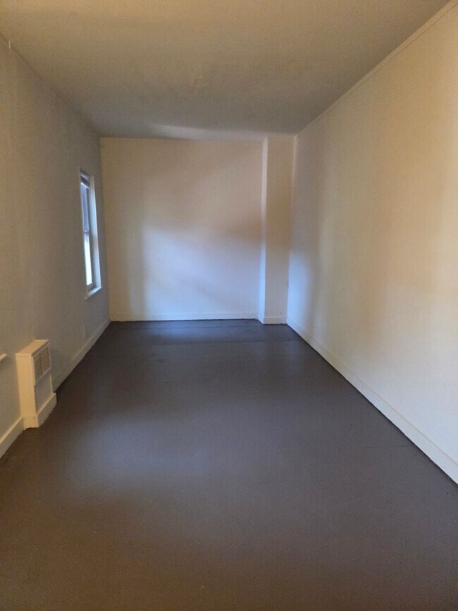 Building Photo - 459 Walnut St