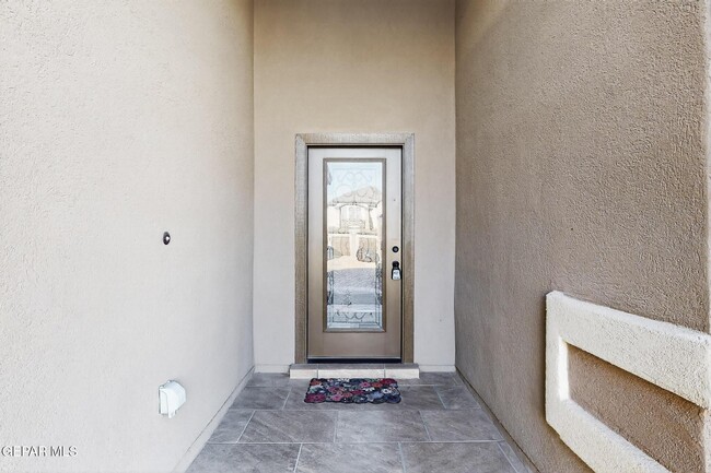 Building Photo - 220 S Manzanita Dr