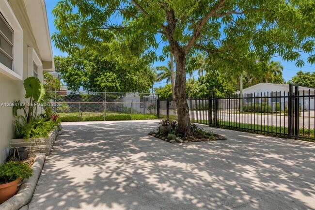 Building Photo - 355 NE 55th Terrace