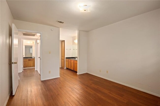 Building Photo - 12809 Copper Cliff Ave