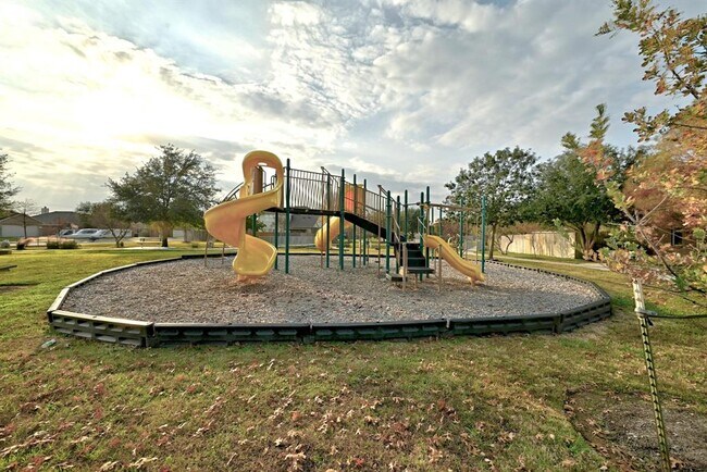 Building Photo - 119 Aguilar Dr