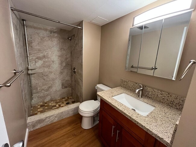 Building Photo - Punahou Wilder (Manoa/Makiki) - 2 bedrooms...