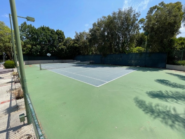 Building Photo - 19077 Oriente Dr