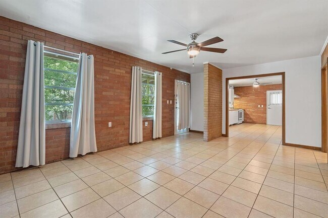 Building Photo - 2205-2205 Alta Vista Ave
