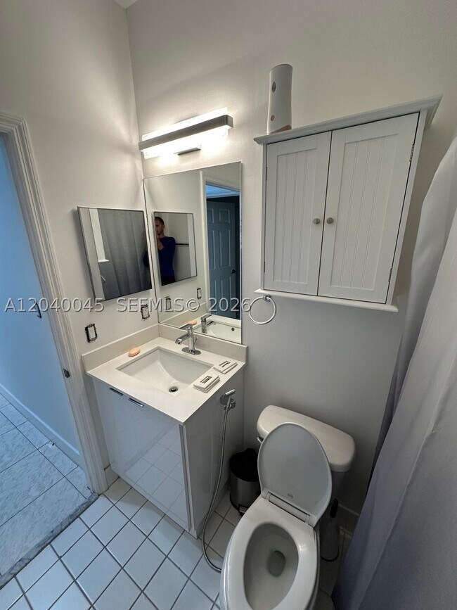 Building Photo - 4273 NE 10th Ct