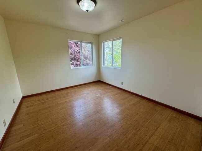 Building Photo - 1135 Aloha Way